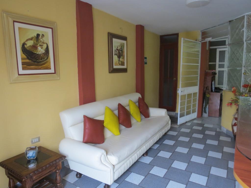 Bed and Breakfast Residencial El Sol De Los Pinos Трухильо Экстерьер фото