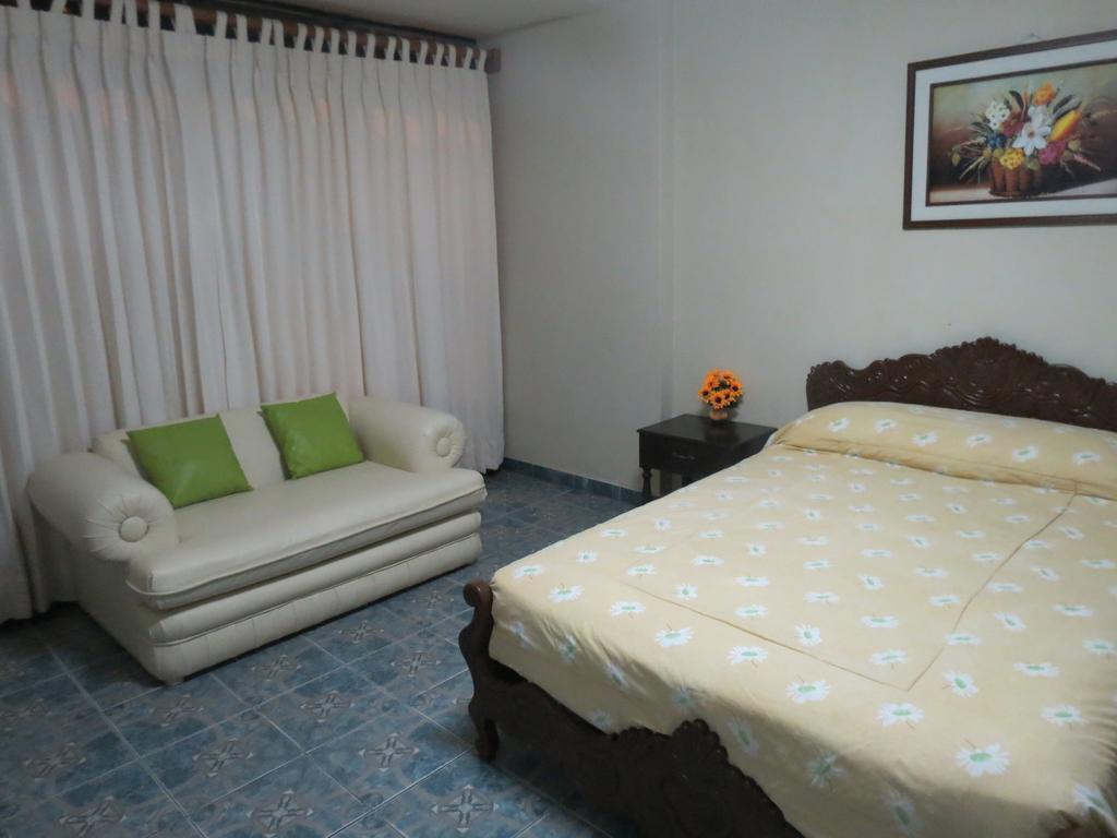Bed and Breakfast Residencial El Sol De Los Pinos Трухильо Экстерьер фото