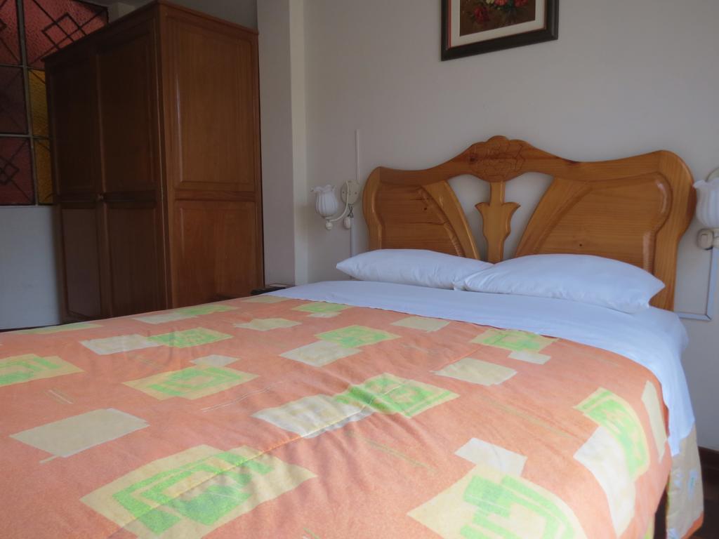 Bed and Breakfast Residencial El Sol De Los Pinos Трухильо Экстерьер фото
