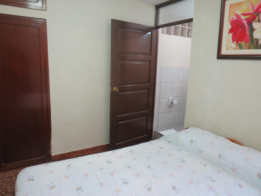 Bed and Breakfast Residencial El Sol De Los Pinos Трухильо Экстерьер фото