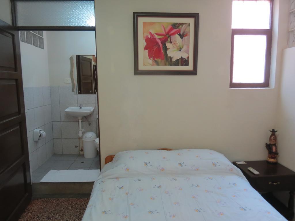 Bed and Breakfast Residencial El Sol De Los Pinos Трухильо Экстерьер фото