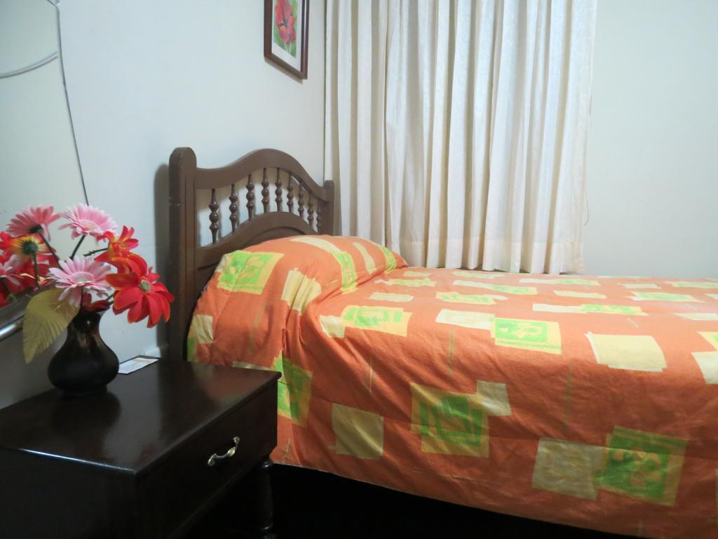 Bed and Breakfast Residencial El Sol De Los Pinos Трухильо Экстерьер фото