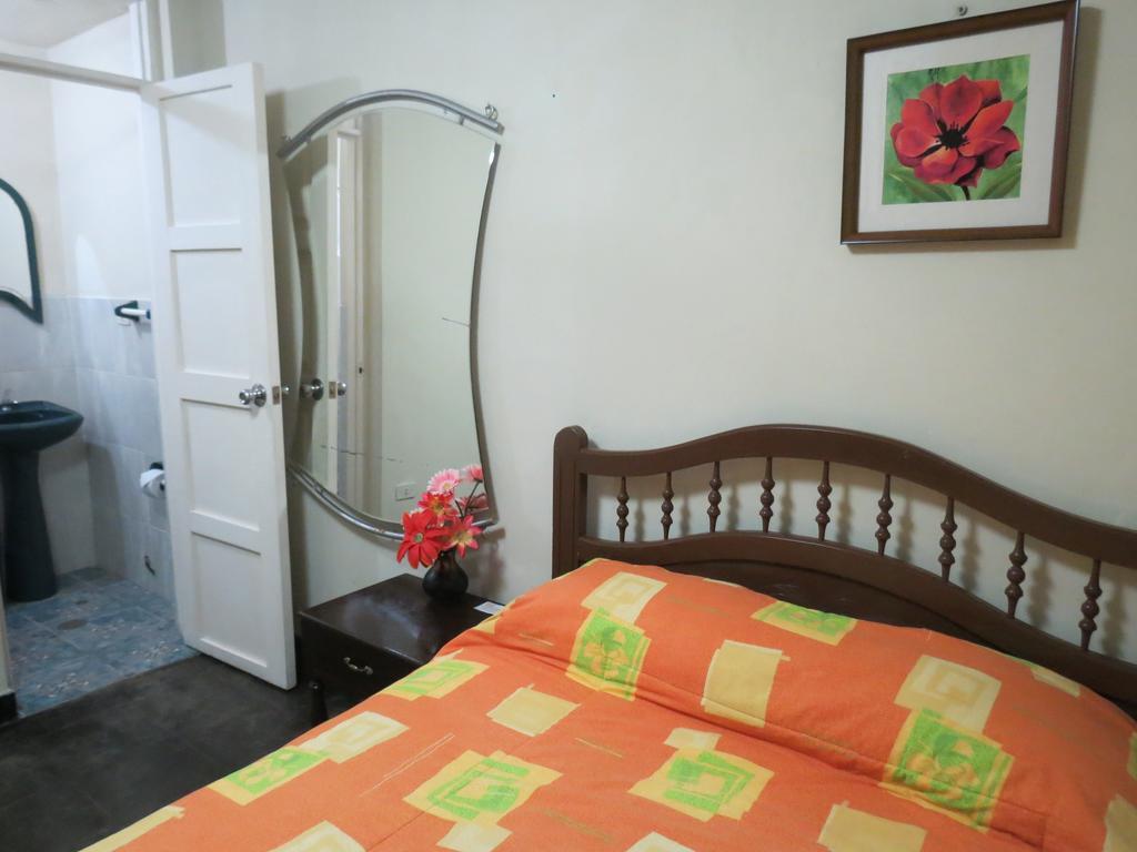Bed and Breakfast Residencial El Sol De Los Pinos Трухильо Экстерьер фото
