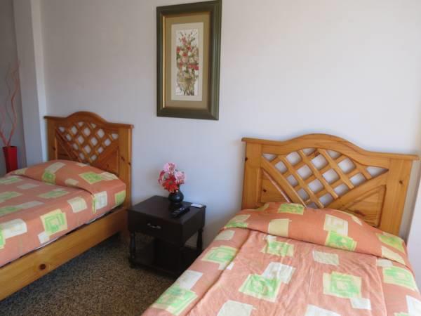 Bed and Breakfast Residencial El Sol De Los Pinos Трухильо Экстерьер фото