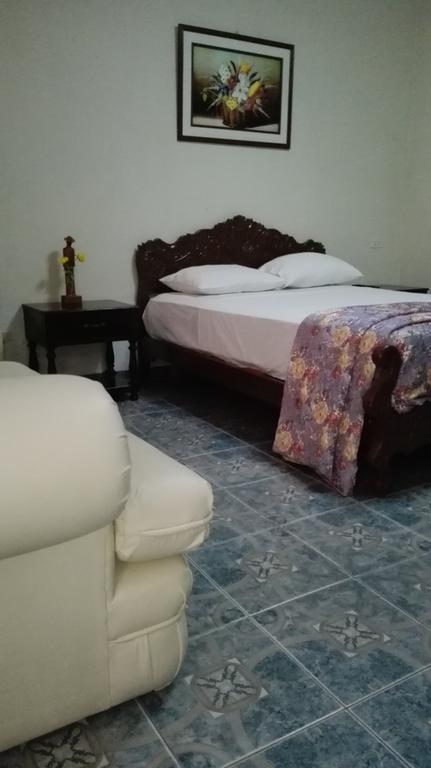 Bed and Breakfast Residencial El Sol De Los Pinos Трухильо Экстерьер фото