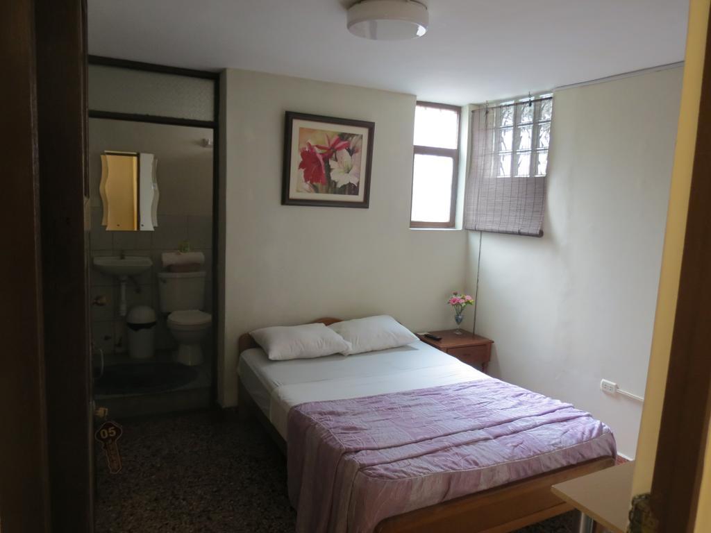 Bed and Breakfast Residencial El Sol De Los Pinos Трухильо Экстерьер фото