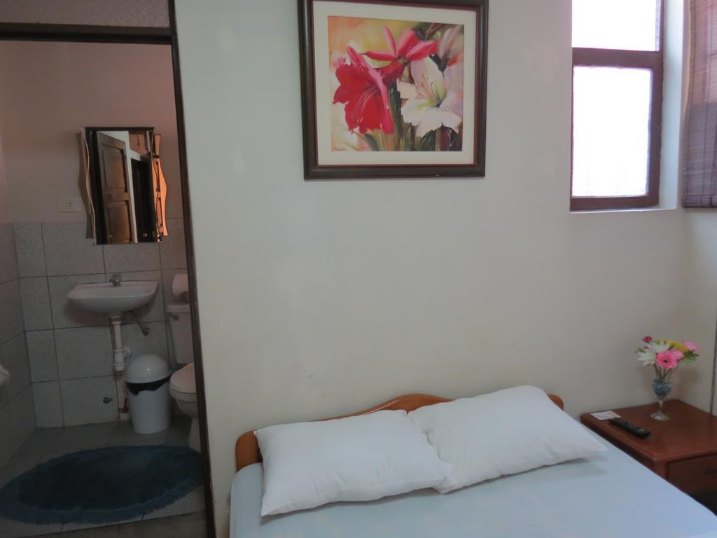 Bed and Breakfast Residencial El Sol De Los Pinos Трухильо Экстерьер фото