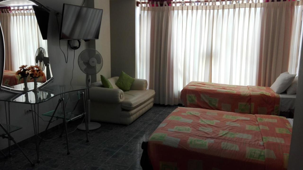Bed and Breakfast Residencial El Sol De Los Pinos Трухильо Экстерьер фото